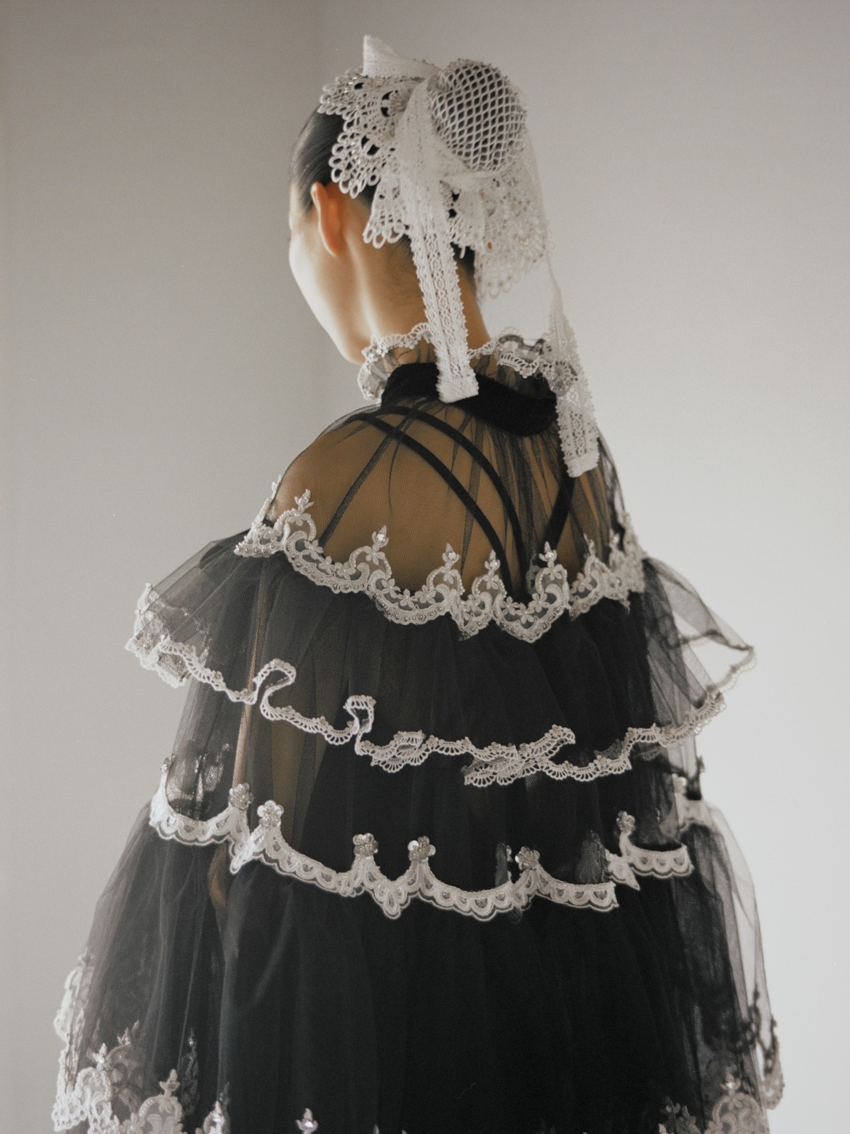 white lace black tulle cloak 1,650,000円