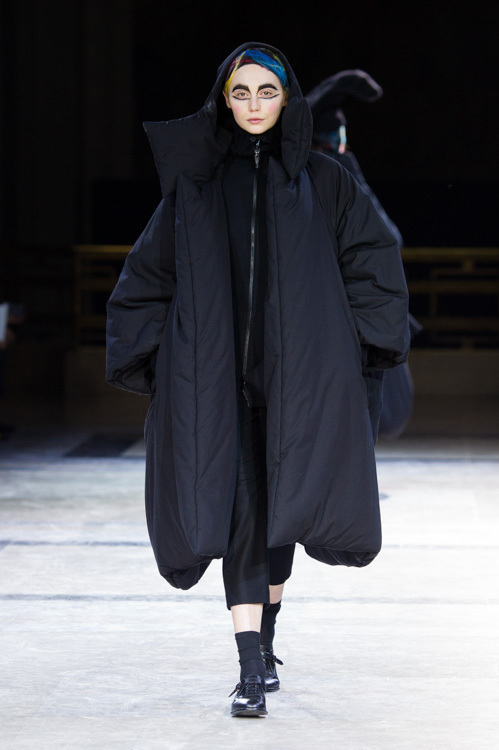 ヨウジヤマモト(Yohji Yamamoto) 2014-15年秋冬ウィメンズコレクション  - 写真1