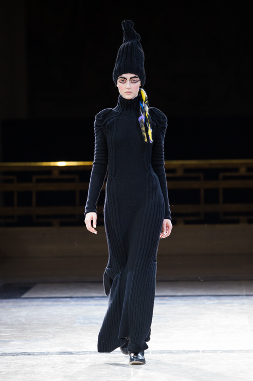 ヨウジヤマモト(Yohji Yamamoto) 2014-15年秋冬ウィメンズコレクション  - 写真24