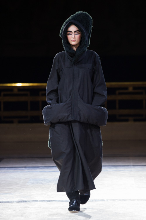 ヨウジヤマモト(Yohji Yamamoto) 2014-15年秋冬ウィメンズコレクション  - 写真25