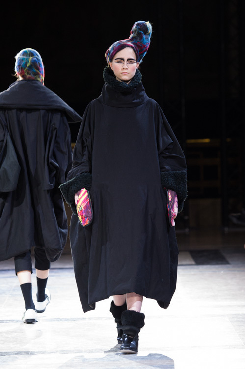 ヨウジヤマモト(Yohji Yamamoto) 2014-15年秋冬ウィメンズコレクション  - 写真26