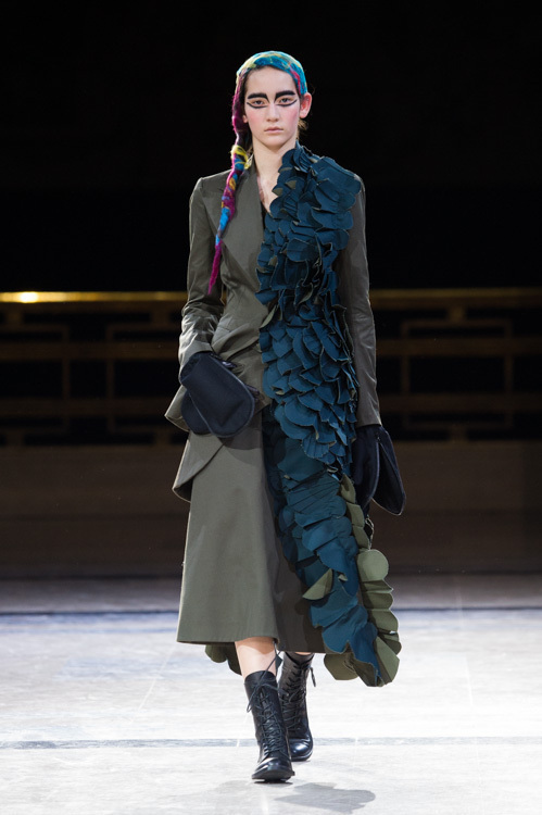 ヨウジヤマモト(Yohji Yamamoto) 2014-15年秋冬ウィメンズコレクション  - 写真35