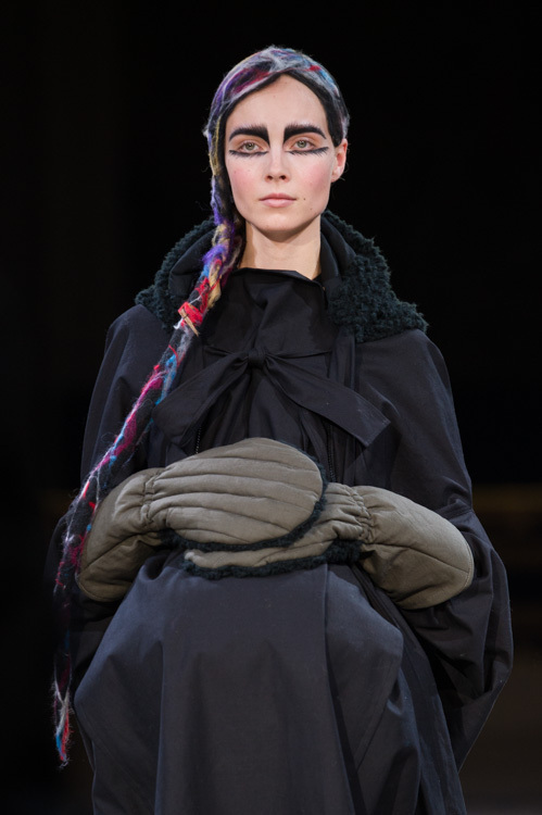 ヨウジヤマモト(Yohji Yamamoto) 2014-15年秋冬ウィメンズコレクション  - 写真54