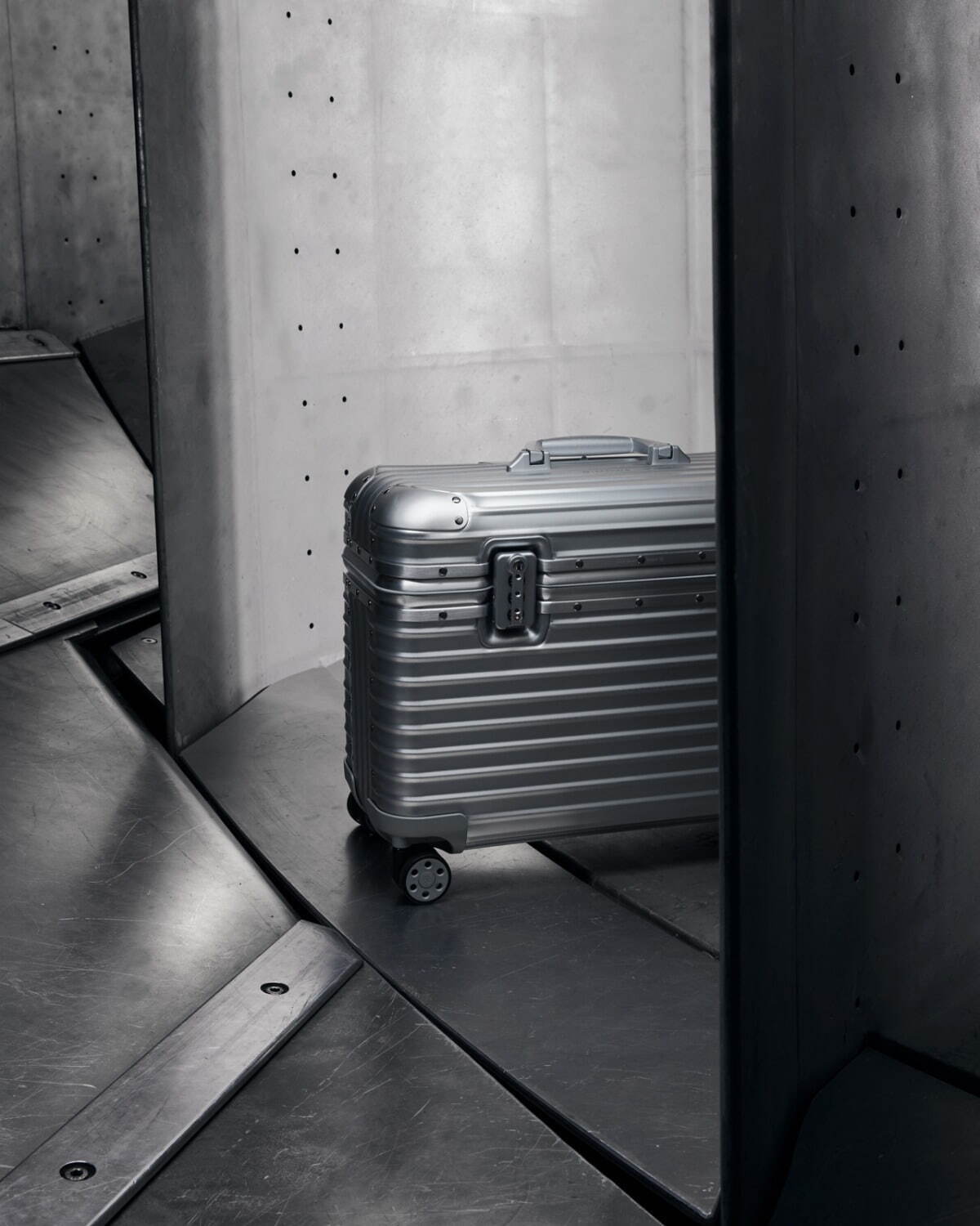 リモワ(RIMOWA) オリジナル パイロット｜写真5