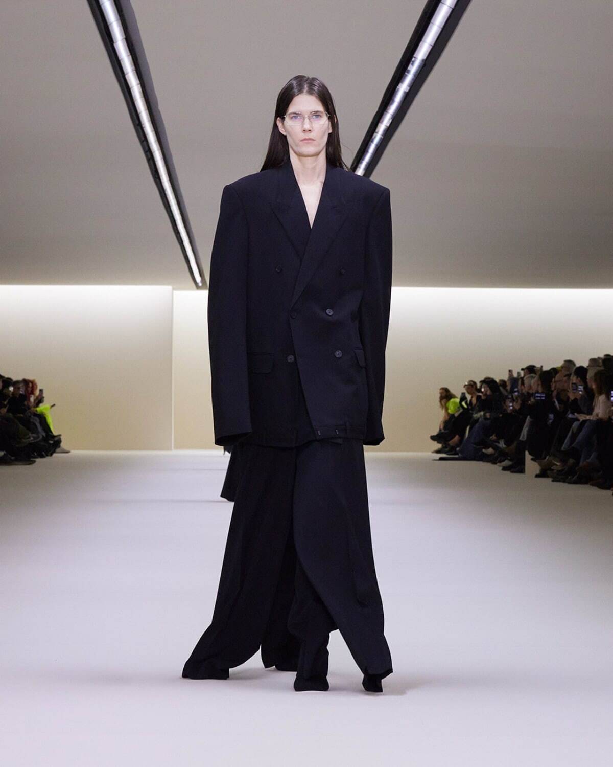 バレンシアガ(BALENCIAGA) 2023年冬ウィメンズ&メンズコレクション  - 写真1