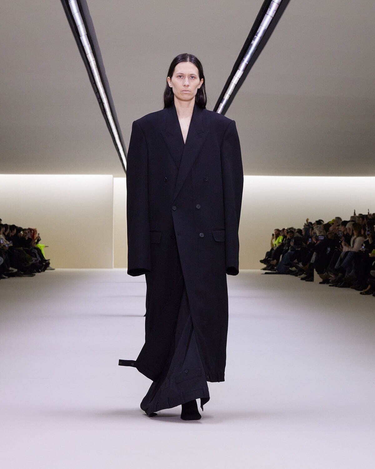 バレンシアガ(BALENCIAGA) 2023年冬ウィメンズ&メンズコレクション  - 写真3