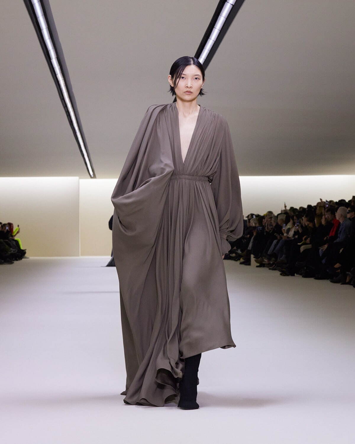 バレンシアガ(BALENCIAGA) 2023年冬ウィメンズ&メンズコレクション  - 写真19