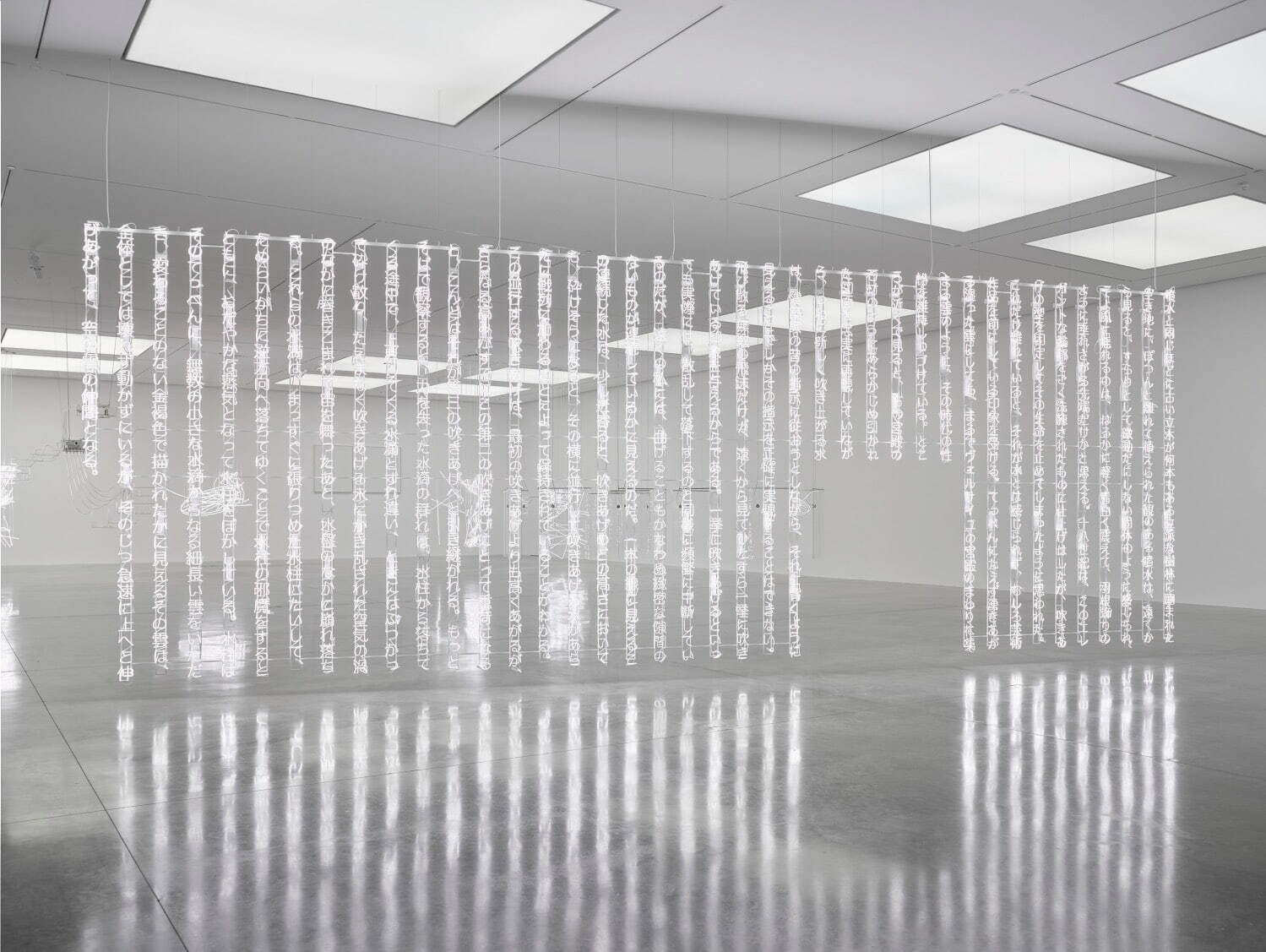 Cerith Wyn Evans, <i width="1499" height="1127">F=O=U=N=T=A=I=N,</i> 2020
White neon, 382×1084cm
Courtesy of Taka Ishii Gallery and White Cube