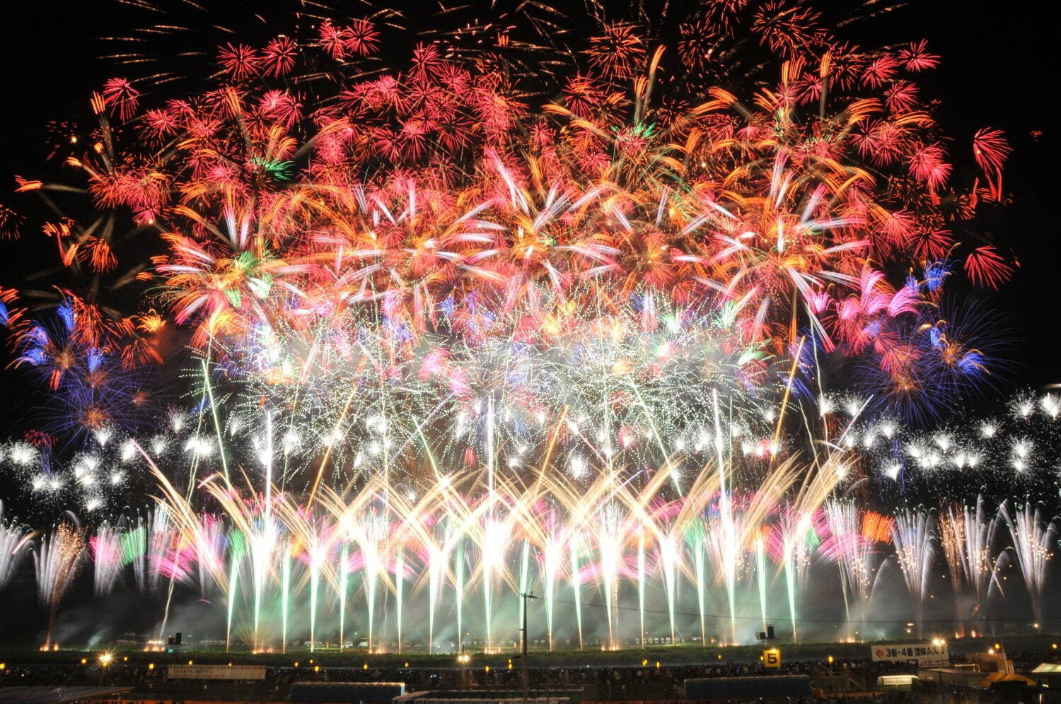 ＜秋田県大仙市＞花火大会「大曲の花火」