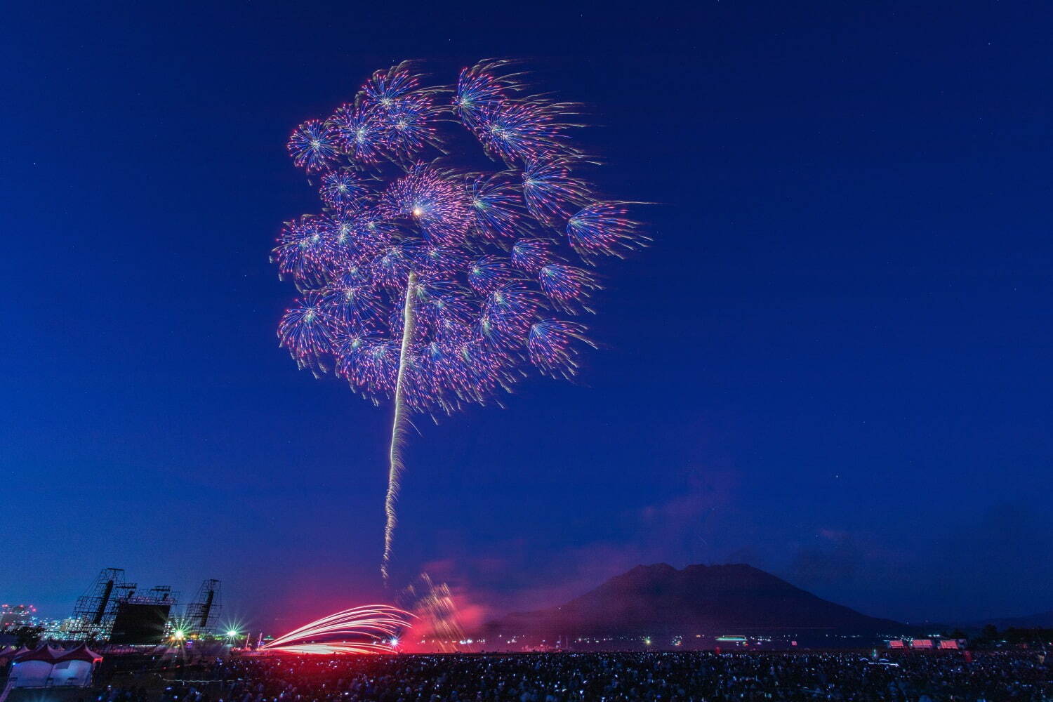 「東北未来芸術花火2023」音楽とシンクロする幻想的な花火大会、宮城県・鳥の海公園で｜写真4