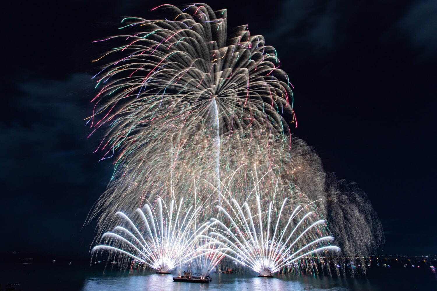 「東北未来芸術花火2023」音楽とシンクロする幻想的な花火大会、宮城県・鳥の海公園で｜写真5