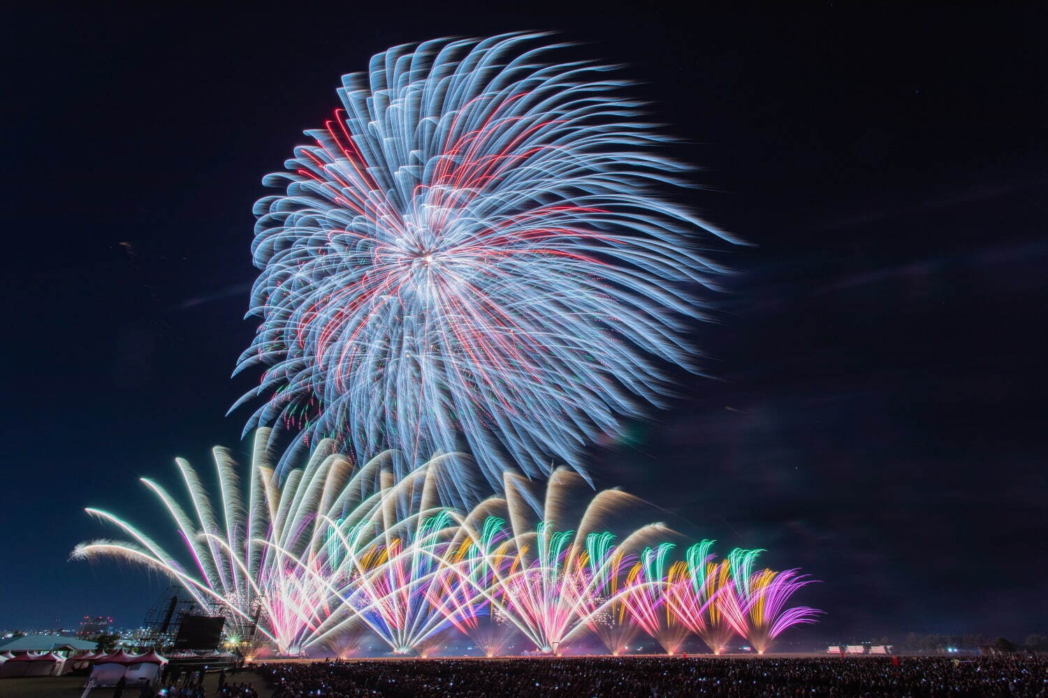 「東北未来芸術花火2023」音楽とシンクロする幻想的な花火大会、宮城県・鳥の海公園で｜写真1