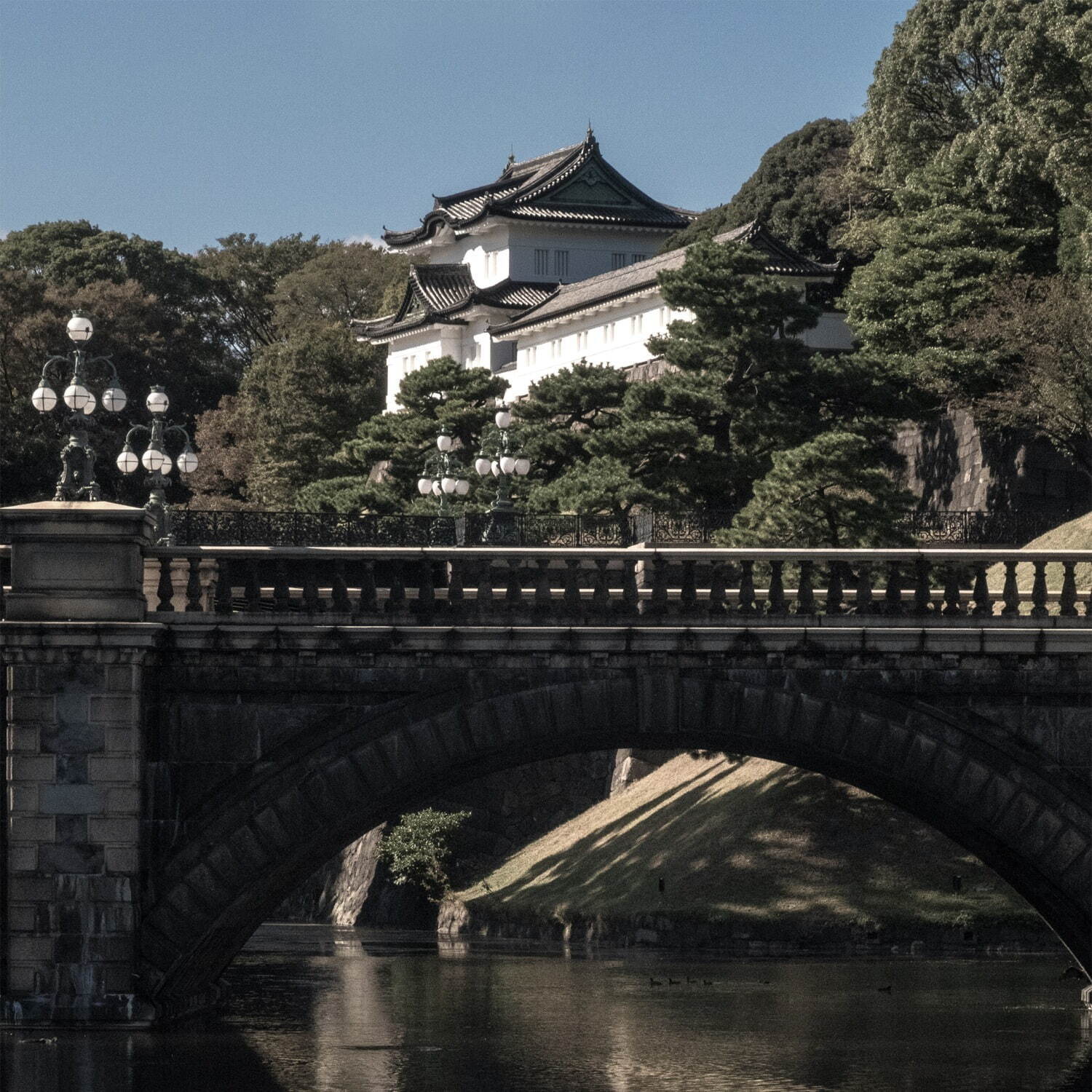 アトウ 23年春夏のサンプルセールが青山本店で開催、スポーティーなブルゾン＆デニムなど｜写真4