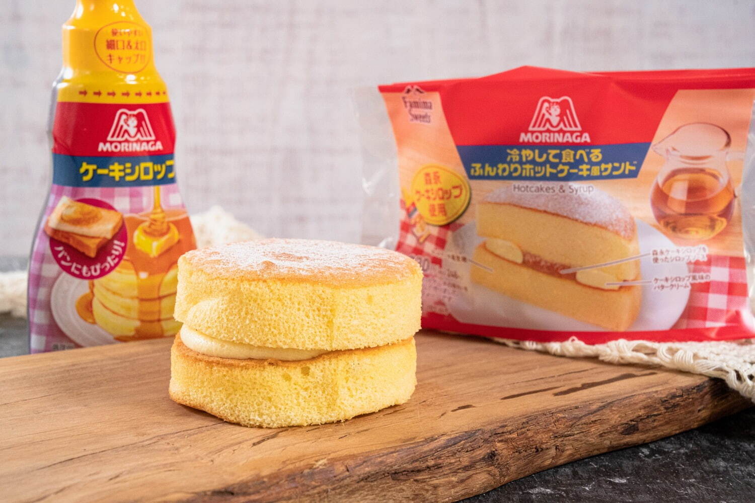 冷やして食べるふんわりホットケーキ風サンド 248円