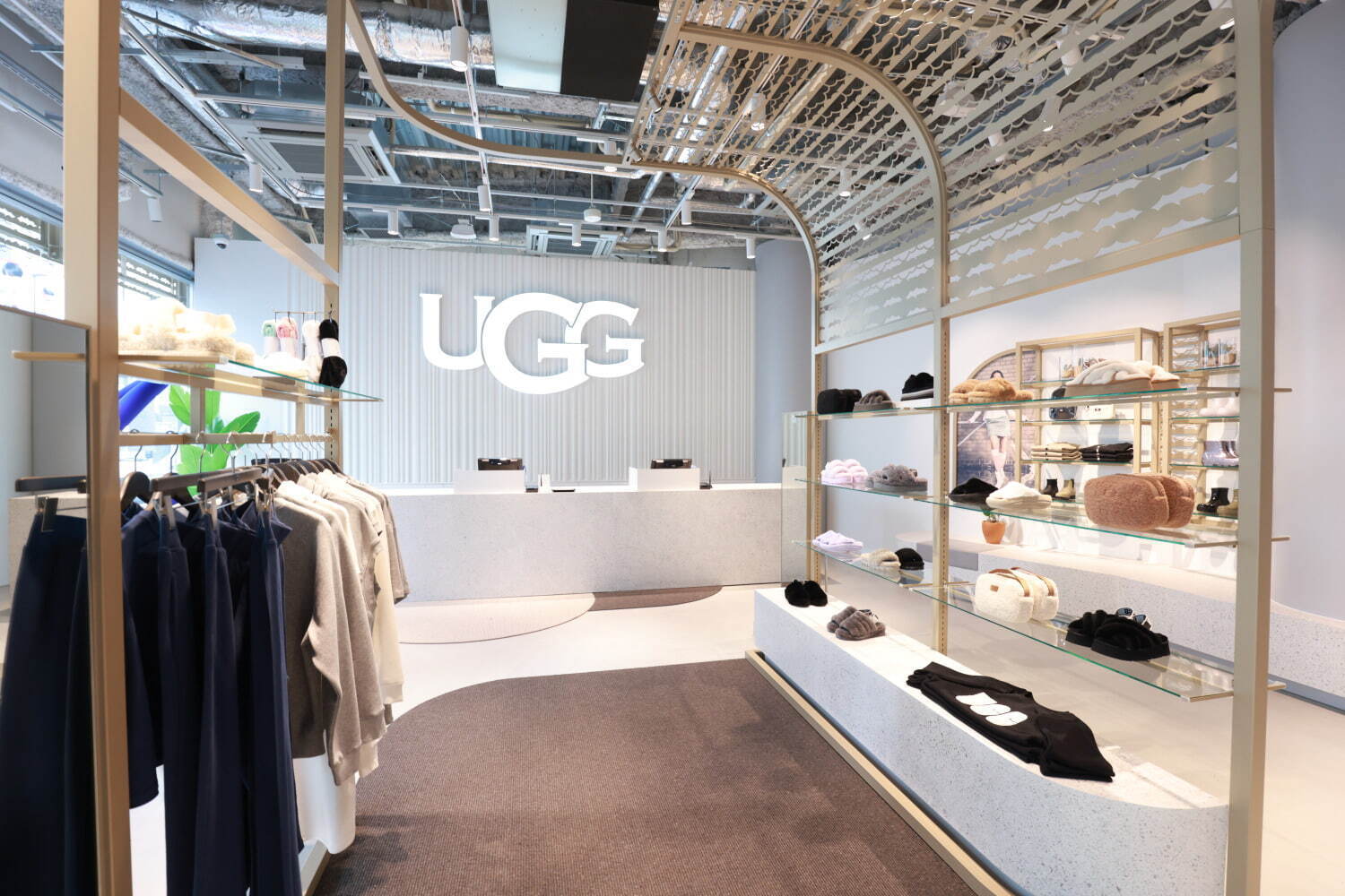 UGG“アジア初”の旗艦店が東京・原宿に、全2フロア構成＆限定アイテムや先行販売も｜写真11