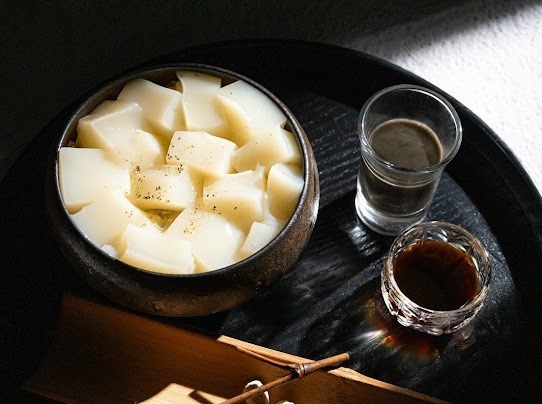 京都・龍安寺近く老舗菓子店「笹屋昌園」出来たて本わらび餅カフェ一新、“とろ～り”抹茶わらびもちなど｜写真3