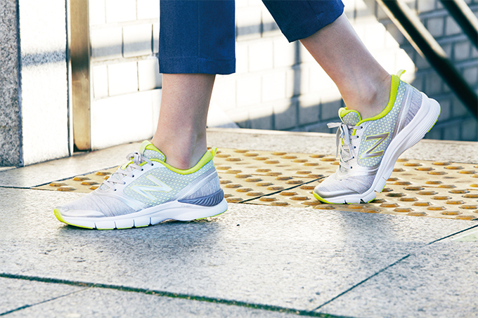 ニューバランス(New Balance) 歩く｜写真3