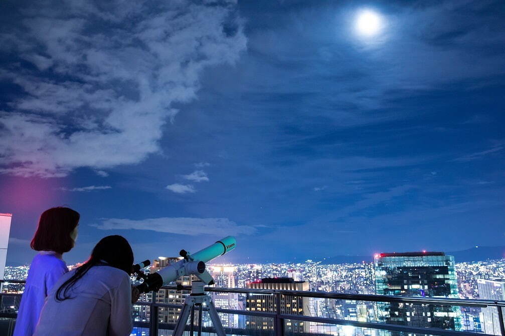 梅田スカイビル・空中庭園「雲の上のランタンまつり」カラフルランタン×夜景、“推し色”ソーダフロートも｜写真9