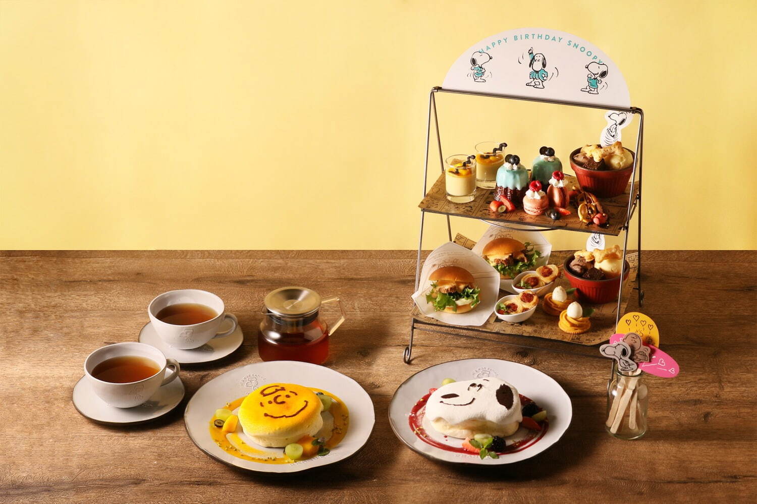 「SNOOPY ＆ PEANUTS GANG TEA PARTY」1名 6,050円、ノベルティ付き(オリジナルグラス) 1名 7,370円