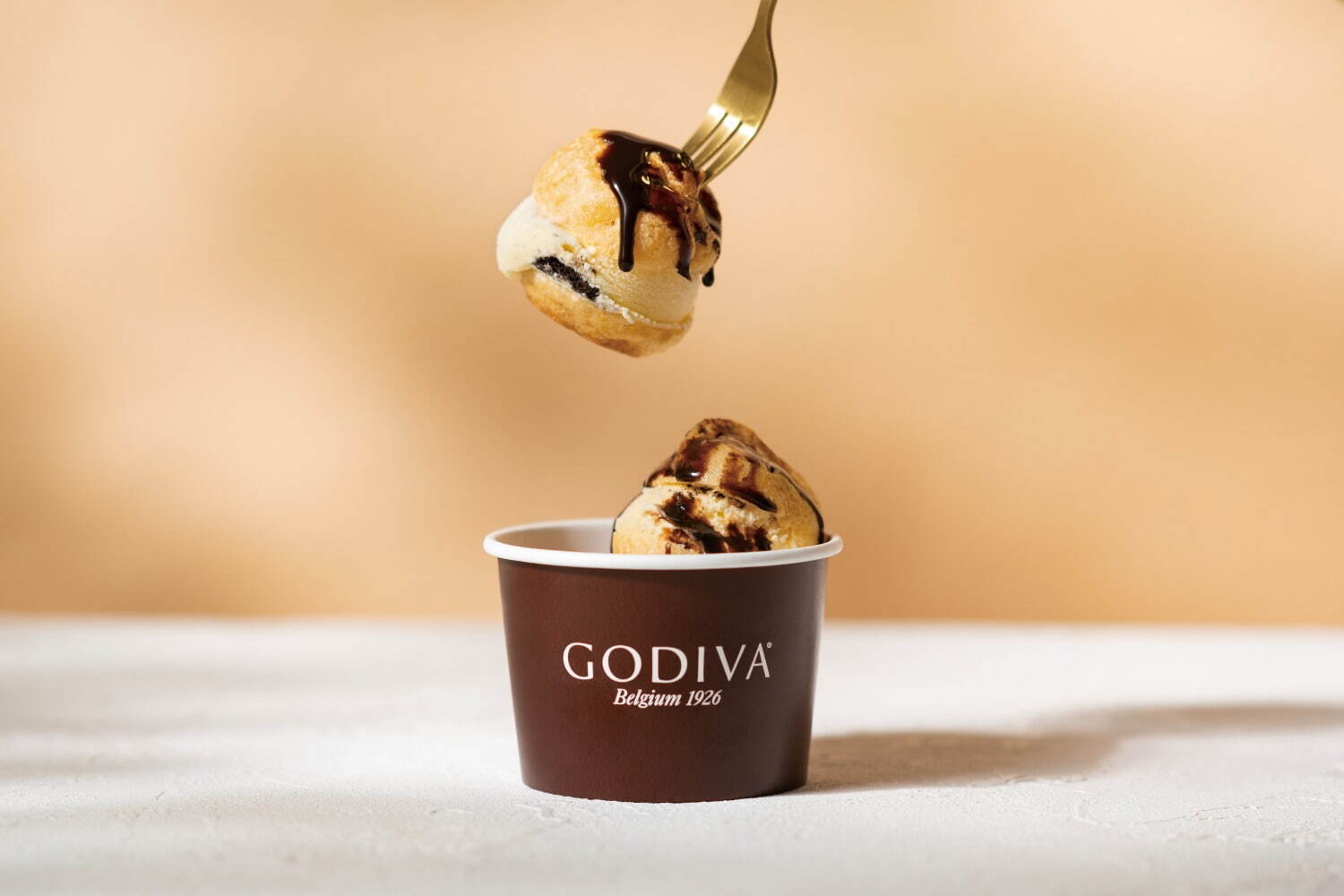 ゴディバカフェ(GODIVA café) プロフィットロール｜写真2