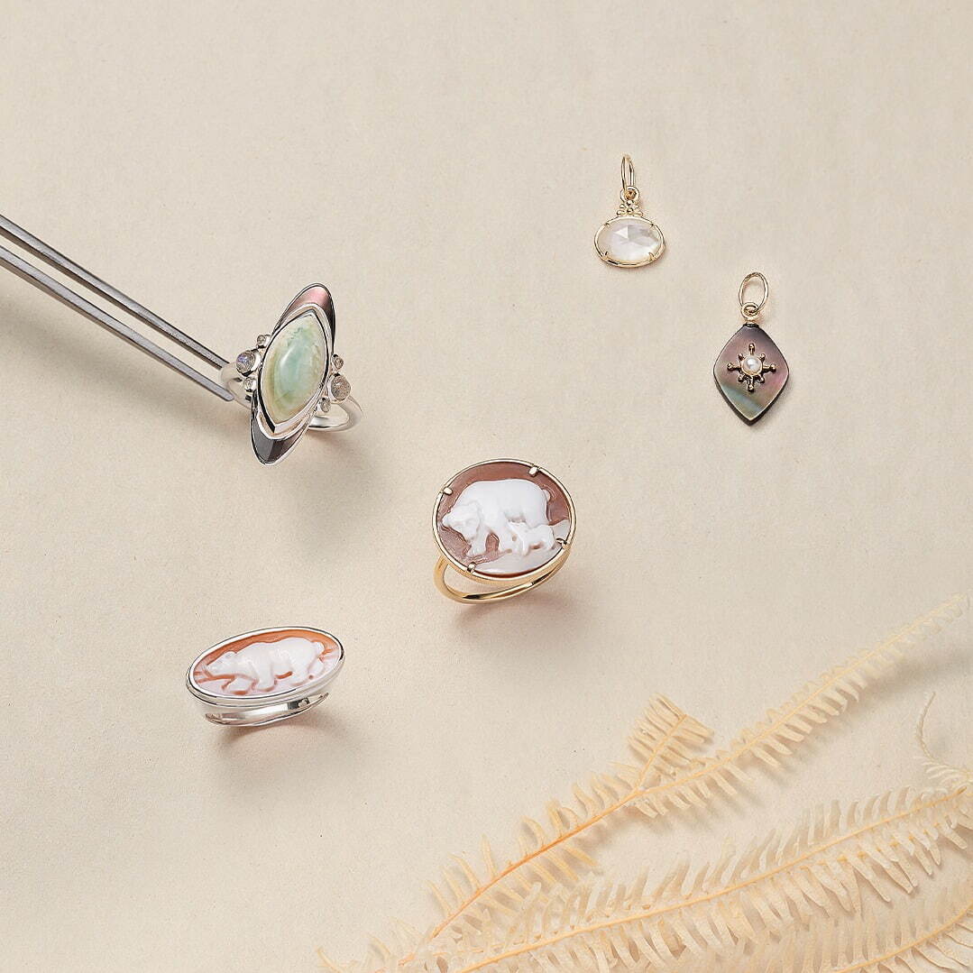 左から)ring 49,500円、ring 33,000円※展開店舗限定、ring 88,000円※展開店舗限定、charm 22,000円、charm 22,000円