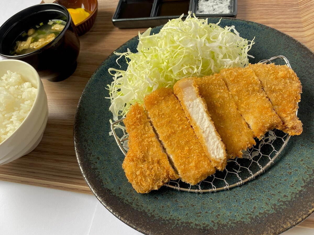 大阪・ヘップファイブに新飲食エリア「タムロ」オープン、ワッフルやハンバーグなど全14店舗が出店｜写真14