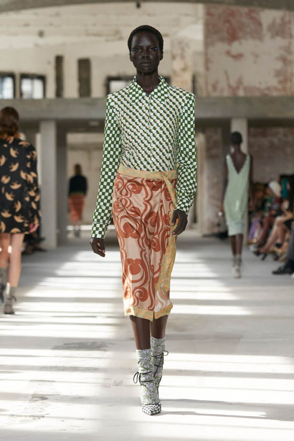 ドリス ヴァン ノッテン(DRIES VAN NOTEN) 2024年春夏ウィメンズコレクション  - 写真43