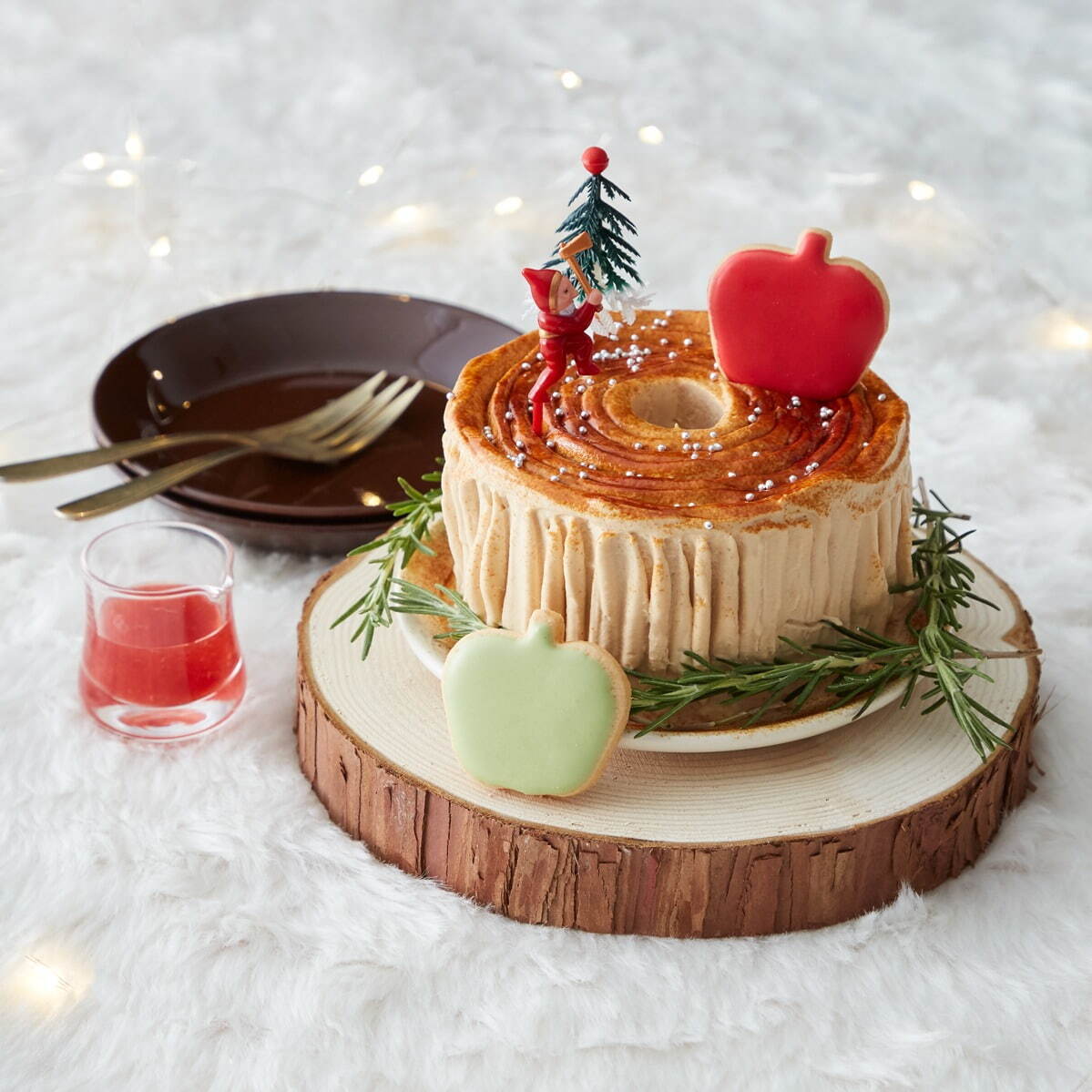 「クリスマスバウムクーヘン」1,700円
販売期間：10月26日(木)～12月25日(月)
※アレンジデコレーション