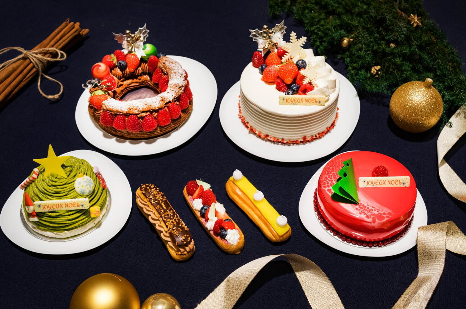 アンダーズ 東京23年クリスマスケーキ、真っ赤な苺ムースケーキや“ツリー風”ピスタチオモンブラン｜写真1