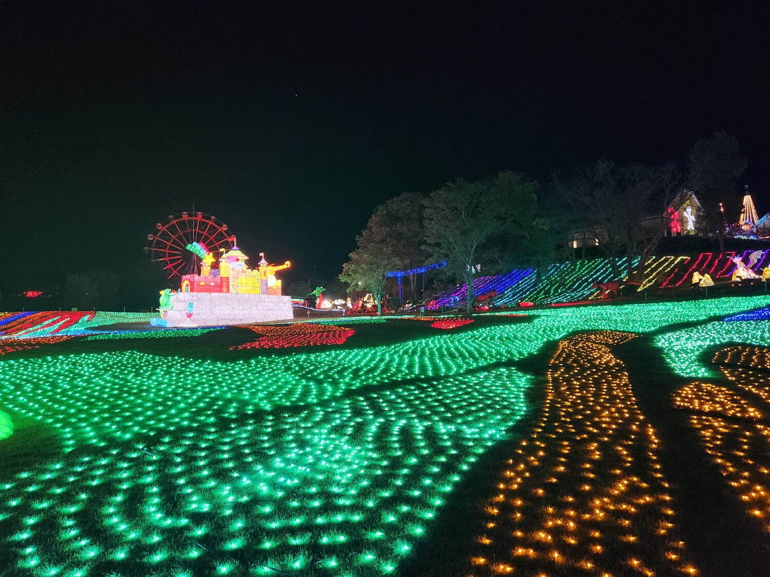 東京ドイツ村の冬イルミネーション、「ガリヴァー旅行記」巨人＆小人の国を表現した光のショーなど｜写真1