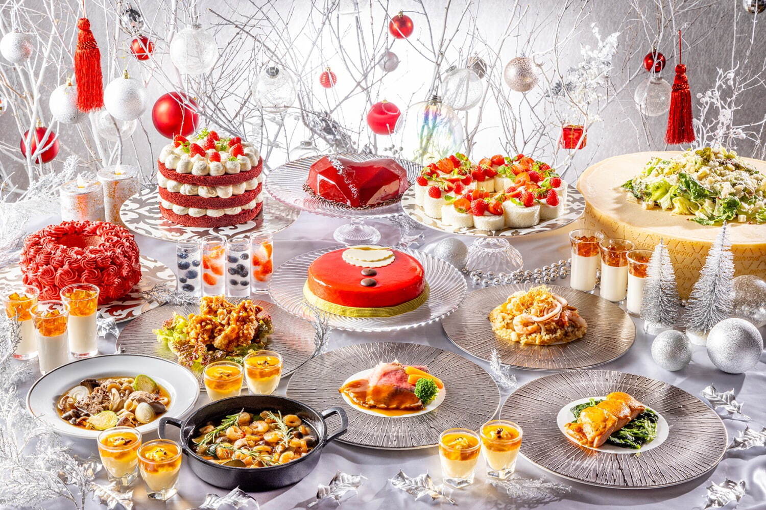 ヒルトン成田23年クリスマスビュッフェ、“ルビーレッド”のハート型ーケーキ＆オマール海老など｜写真1