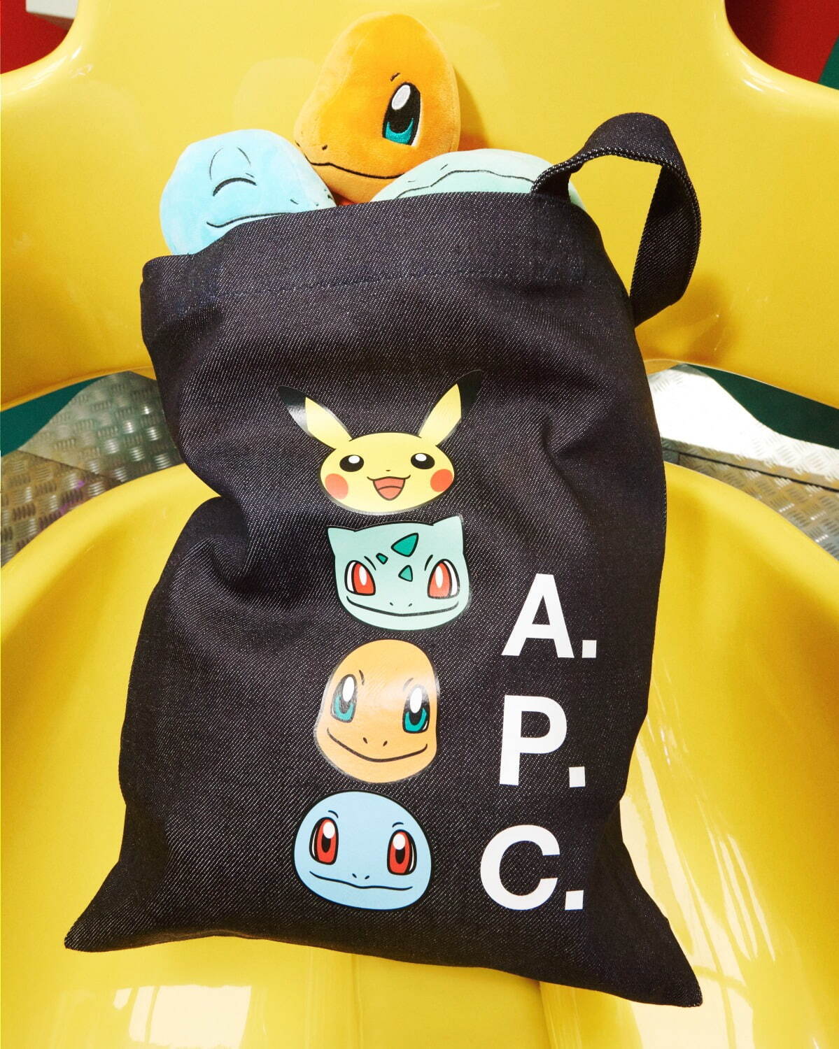 A.P.C. × ポケモン - ピカチュウ＆初代御三家のスウェットやTシャツ、ハーフムーンバッグなど｜写真40