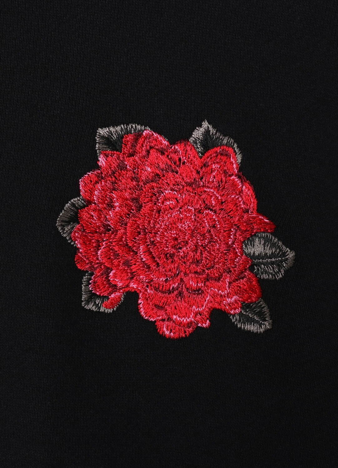 ワイルドサイド ヨウジヤマモトより、菊＆ダリアの刺繍入りTシャツやジップアップフーディ―｜写真2