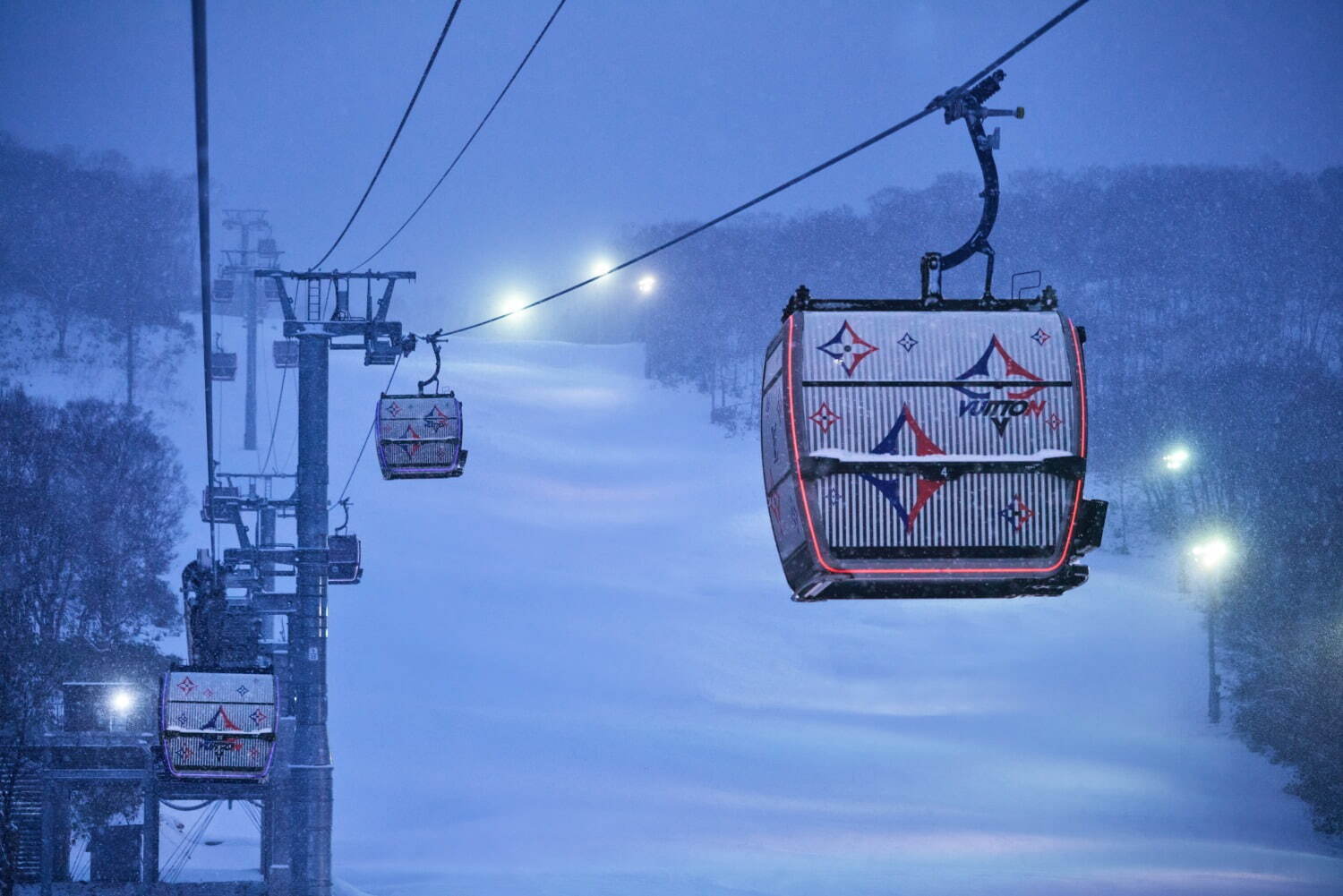 ルイ・ヴィトン“北海道・ニセコの雪景色と楽しむ”限定ストア、モノグラム・パターンのゴンドラも｜写真8