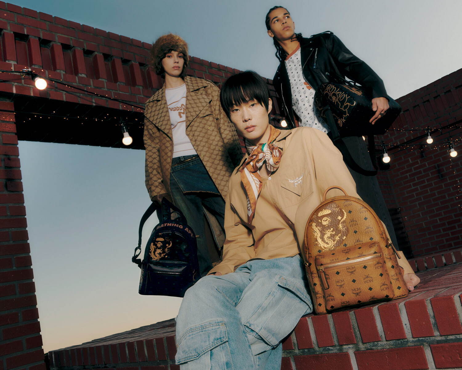 MCM×ア ベイシング エイプ24年春夏、“黄金のドラゴン”＆ヴィセトス柄のバックパックなど｜写真7