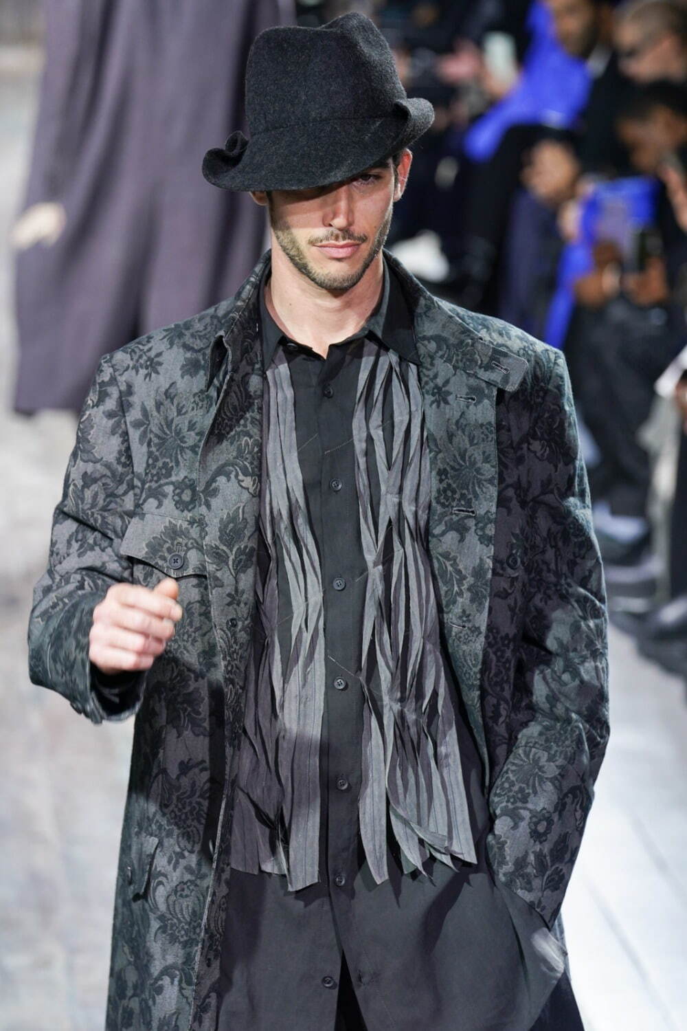 ヨウジヤマモト(Yohji Yamamoto) 2024-25年秋冬メンズコレクション  - 写真4