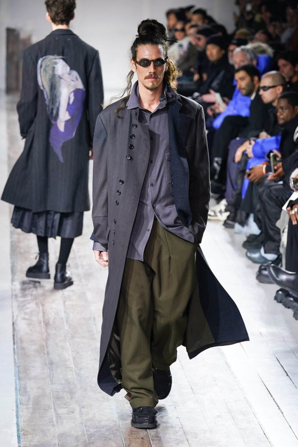 ヨウジヤマモト(Yohji Yamamoto) 2024-25年秋冬メンズコレクション  - 写真16