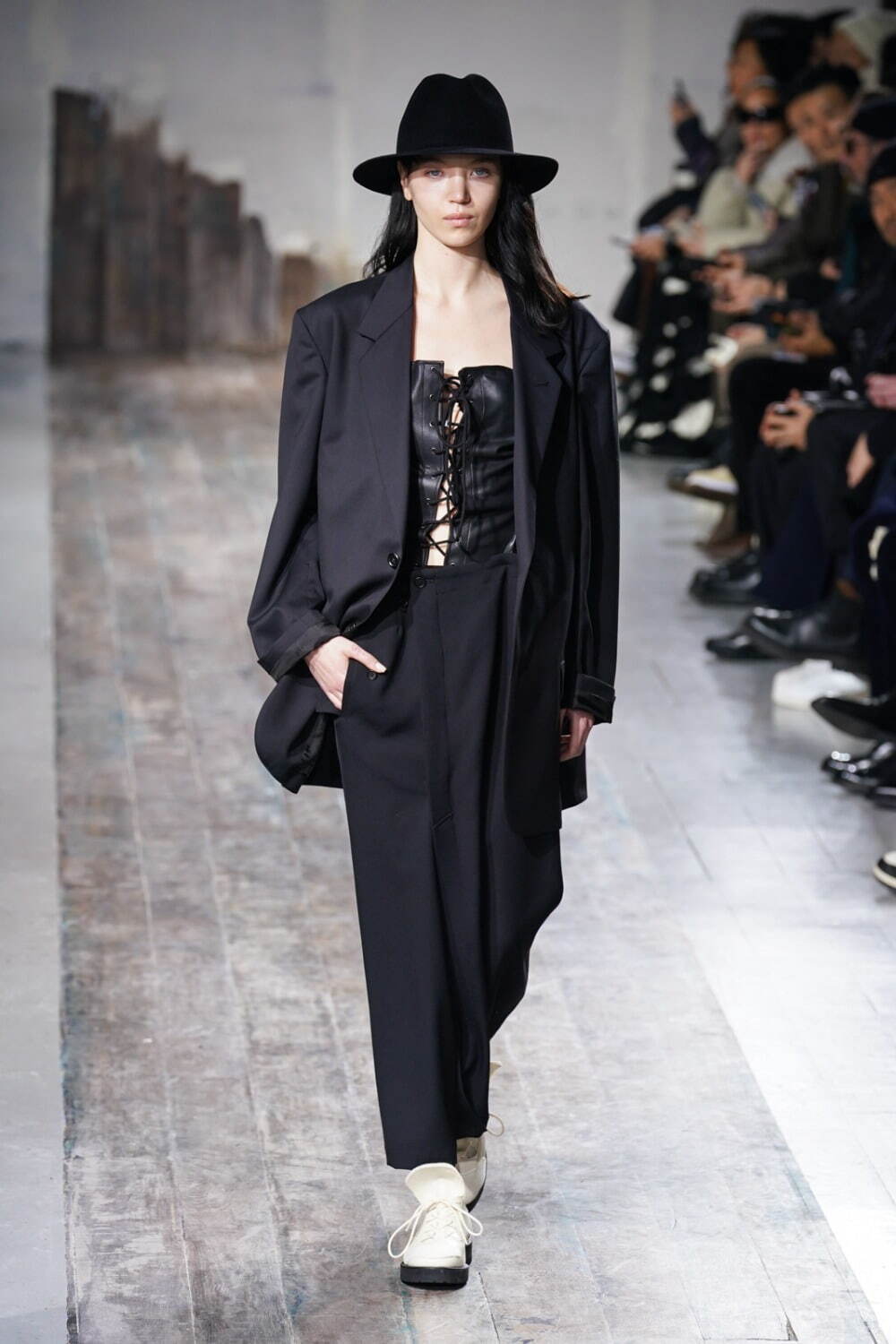 ヨウジヤマモト(Yohji Yamamoto) 2024-25年秋冬メンズコレクション  - 写真29