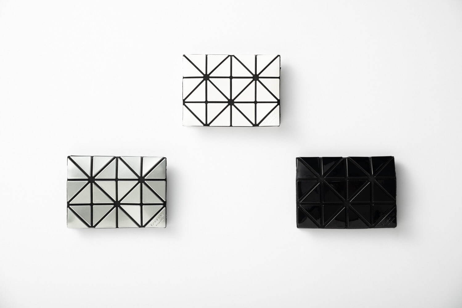 BAO BAO ISSEY MIYAKE24年春夏バッグ「プリズム」ピンクや紫のメタリックカラーで｜写真7