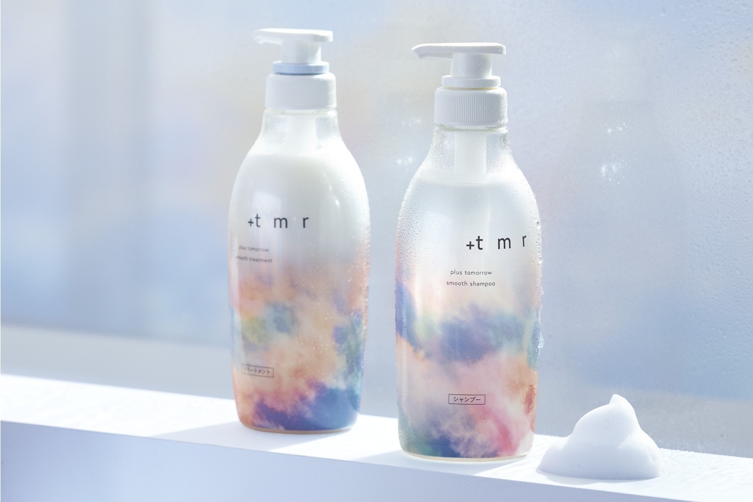 左から)プラストゥモロー スムース トリートメント(＋ｔｍｒ SMOOTH TREATMENT)、プラストゥモロー スムース シャンプー(＋ｔｍｒ SMOOTH SHAMPOO) 各470mL＜新製品＞※オープン価格