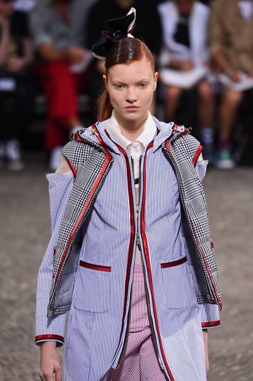 モンクレール ガム・ブルー(MONCLER GAMME BLEU) 2015年春夏ウィメンズ&メンズコレクション  - 写真18