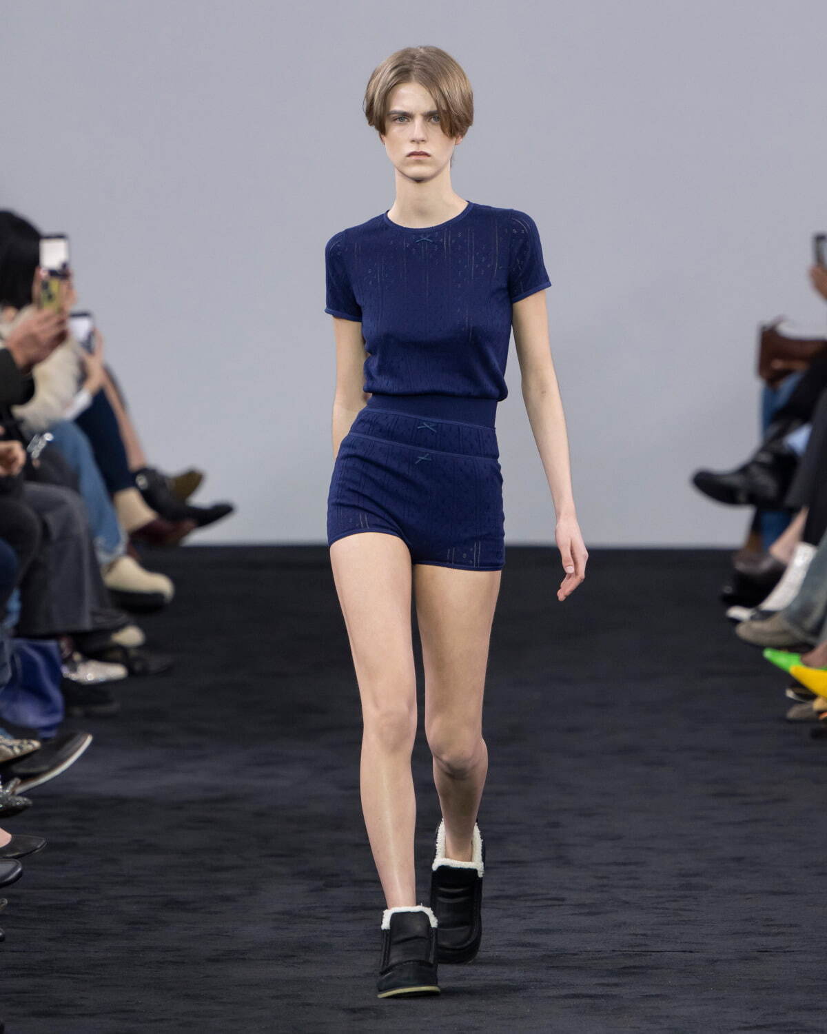 JW アンダーソン(JW Anderson) 2024-25年秋冬ウィメンズコレクション  - 写真2