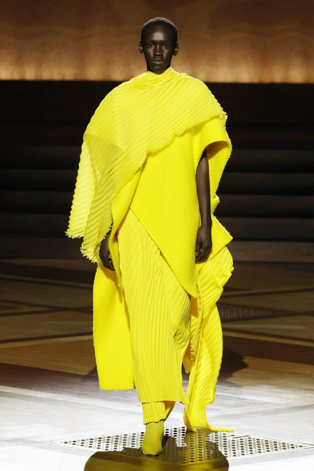 イッセイ ミヤケ(ISSEY MIYAKE) 2024-25年秋冬ウィメンズコレクション  - 写真43