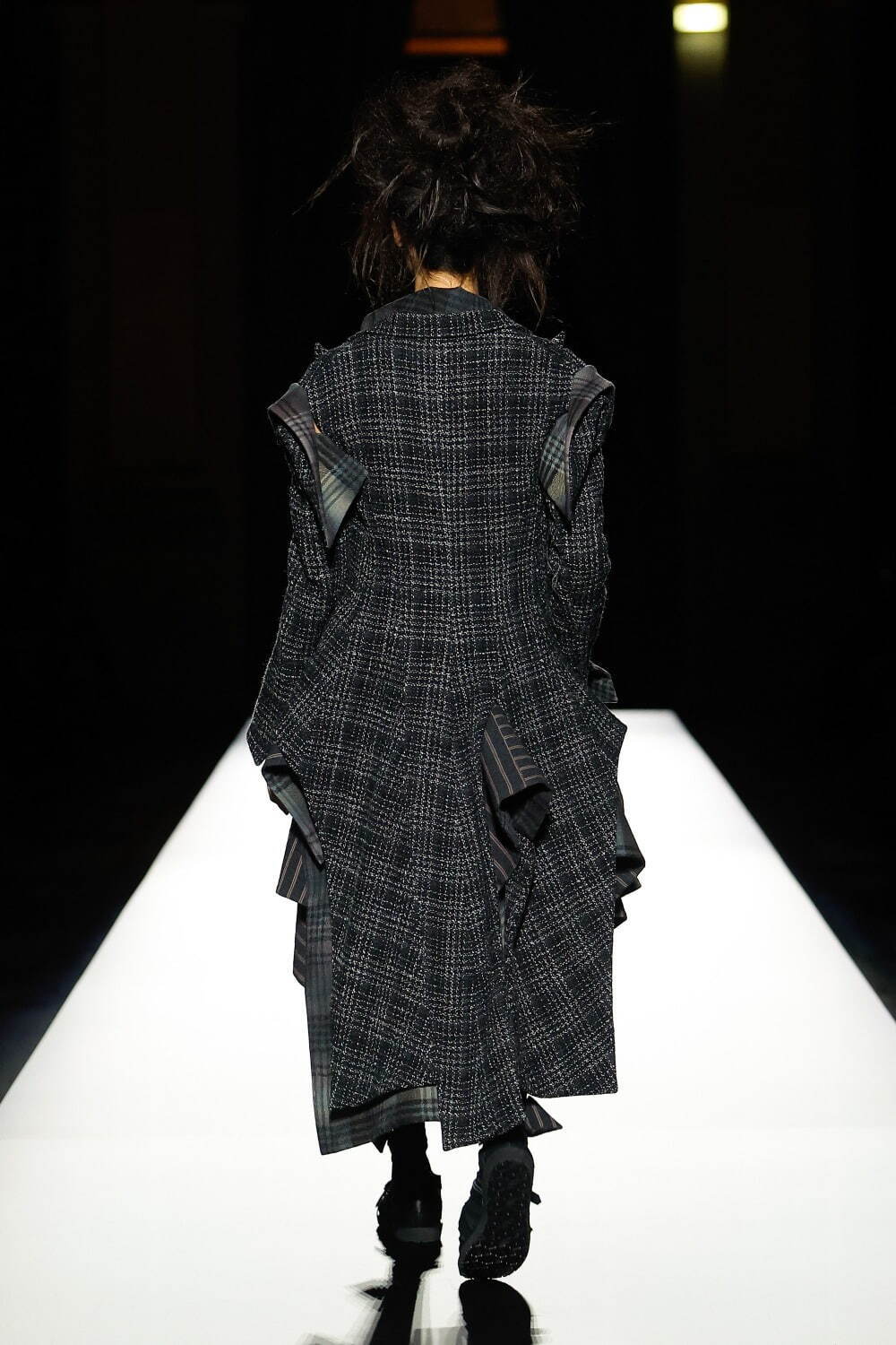 ヨウジヤマモト(Yohji Yamamoto) 2024-25年秋冬ウィメンズコレクション  - 写真46