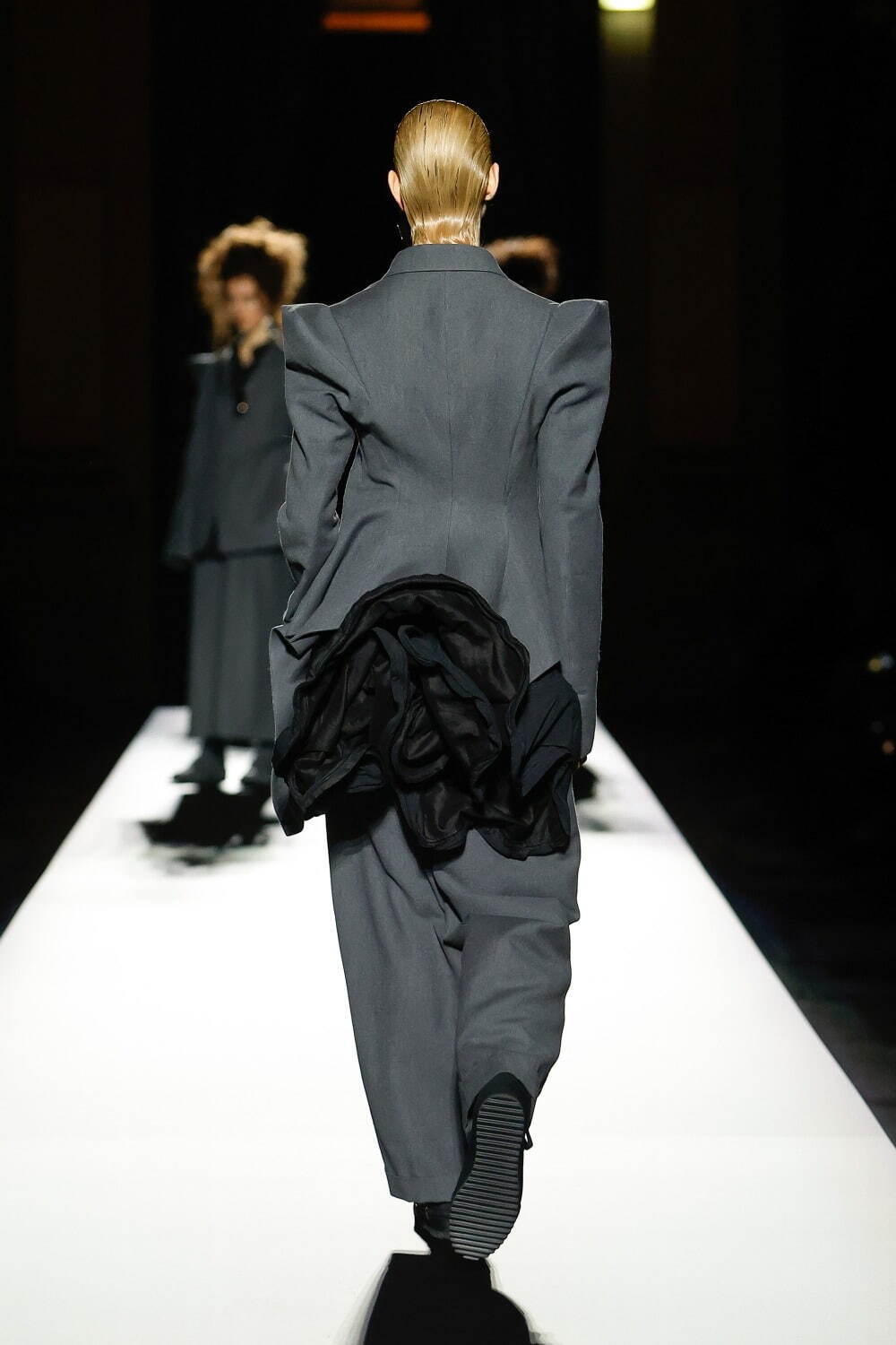 ヨウジヤマモト(Yohji Yamamoto) 2024-25年秋冬ウィメンズコレクション  - 写真66