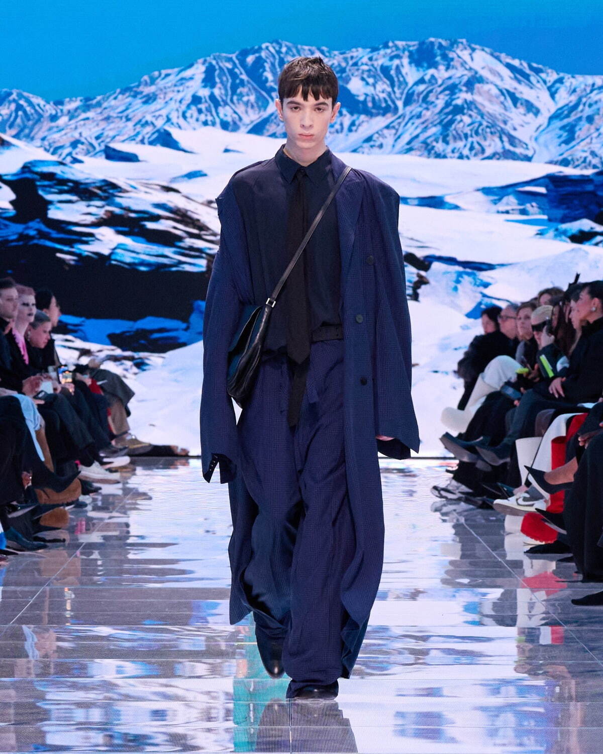 バレンシアガ(BALENCIAGA) 2024年冬ウィメンズ&メンズコレクション  - 写真13