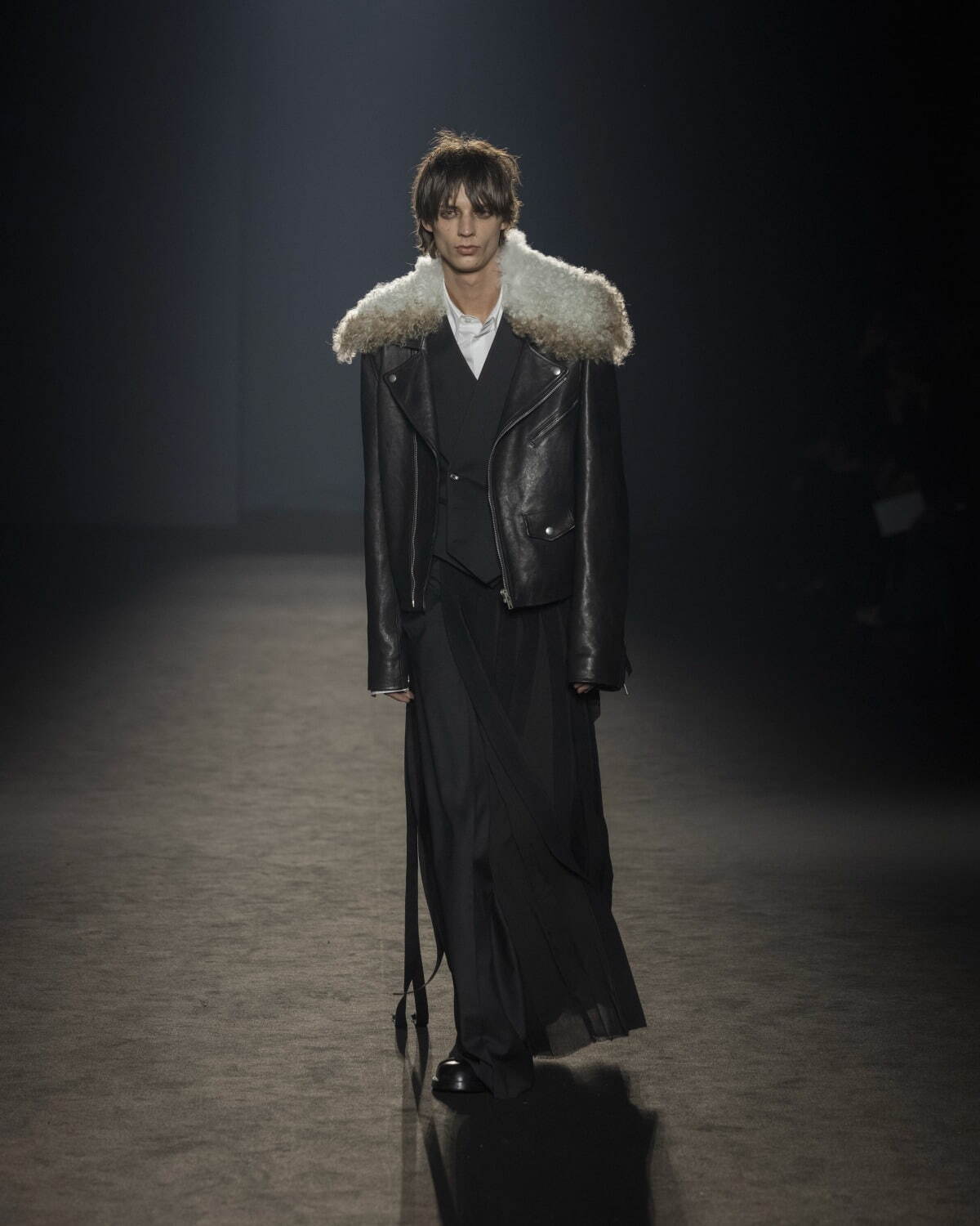 アン ドゥムルメステール(ANN DEMEULEMEESTER) 2024-25年秋冬ウィメンズ&メンズコレクション  - 写真3