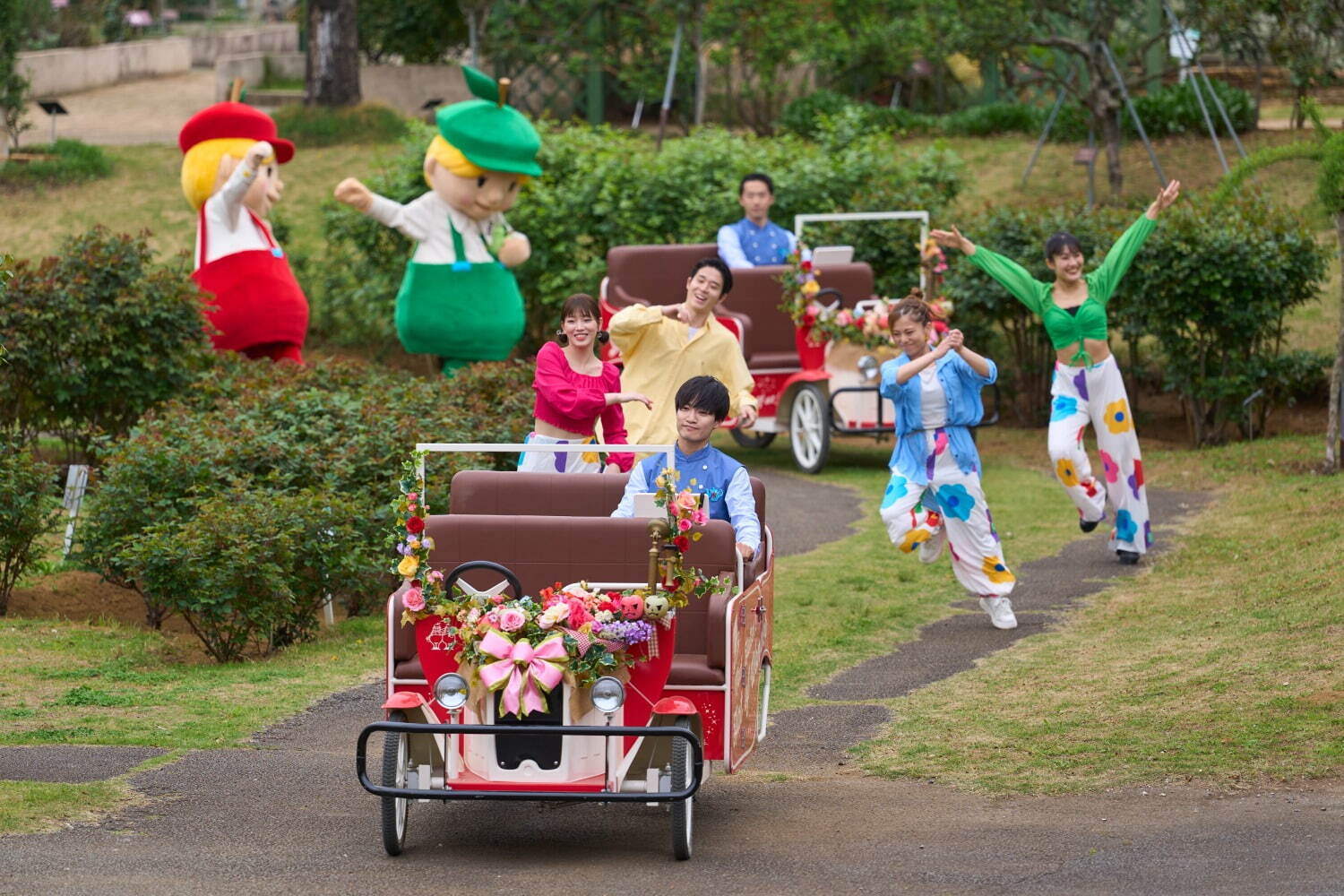 京成バラ園の春イベント「アリスのブルーミングカーニバル」初のパレードや不思議の国のアリスの新スポット｜写真26