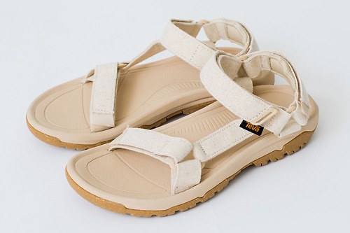 Teva×RHC ロンハーマン「ハリケーン」ユニセックスサンダル、柔らかライトベージュで