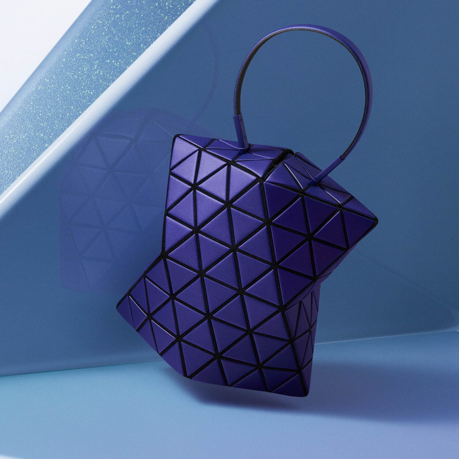 BAO BAO ISSEY MIYAKE 24年5月新作バッグ、異素材4種を合わせた上品トートなど｜写真8